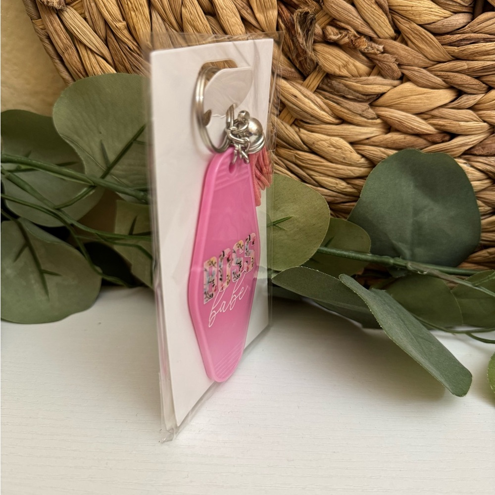 🆕 Retro Motel Keychain Boss Babe - Picture 2 of 3